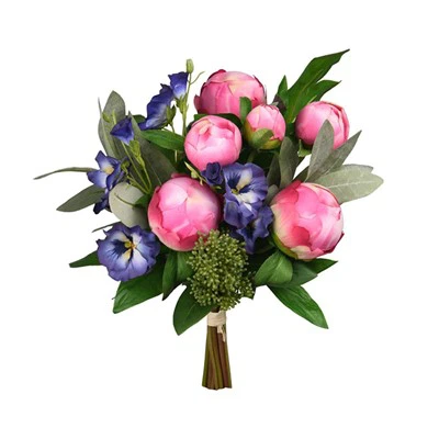 Kompozycja sztucznych kwiatów