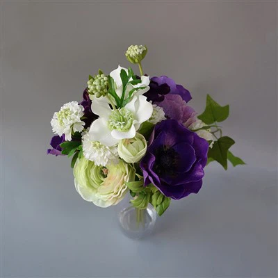 Iluzja wodna Sztuczna kompozycja kwiatowa